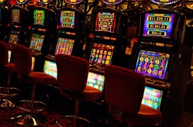 ratutogel slot live-dealer blackjack table on mobile screen