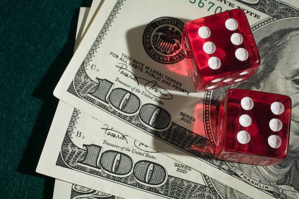 Live Sic Bo Dadu table with dealer and dice shaker on ratutogel slot